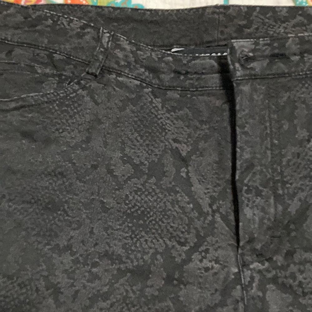 Domcaster jeans pants size 6 stretch black jacquard.